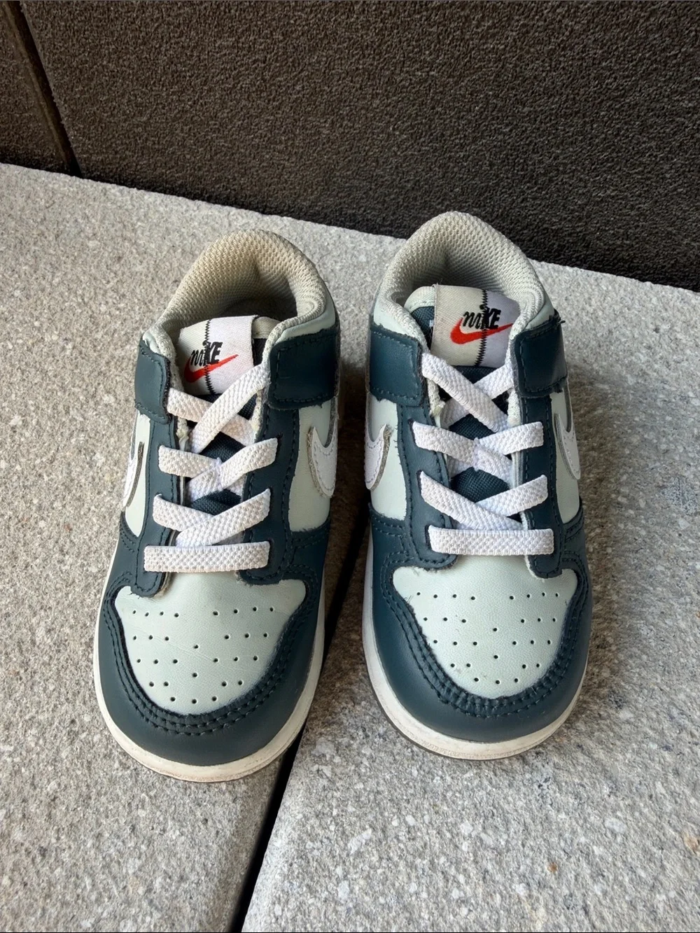 Nike Toddler Low-Top Sneakers in Teal and White